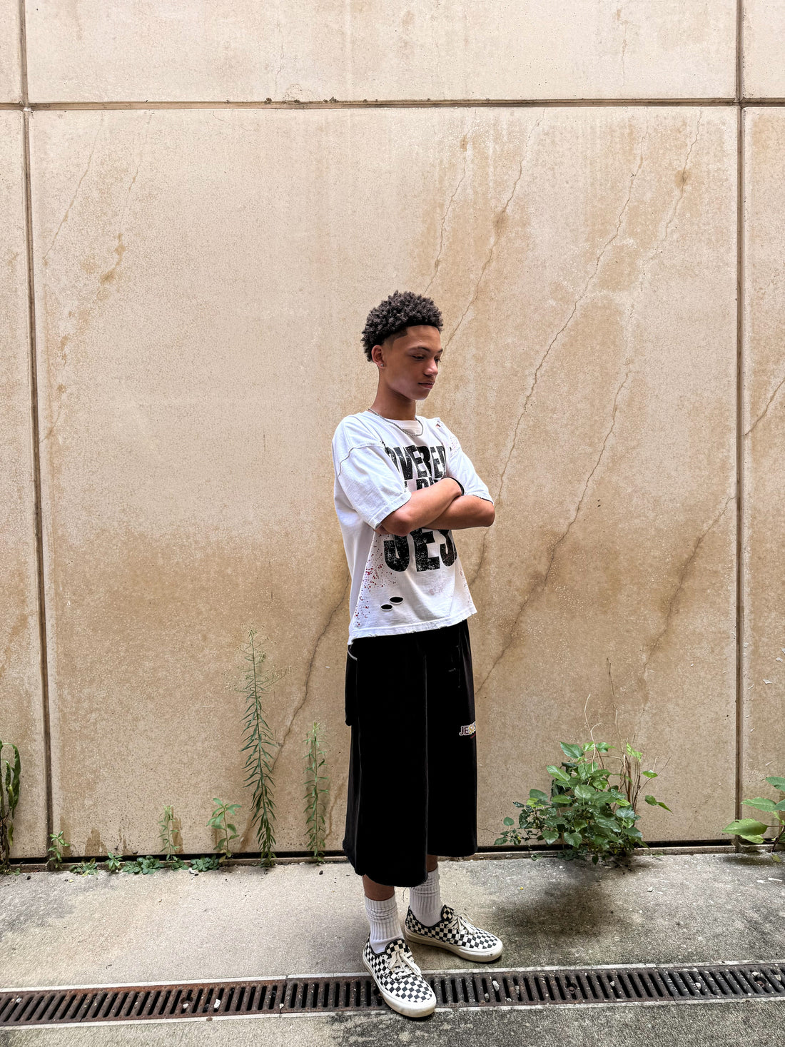 BLACK 3/4 Jesus saves shorts