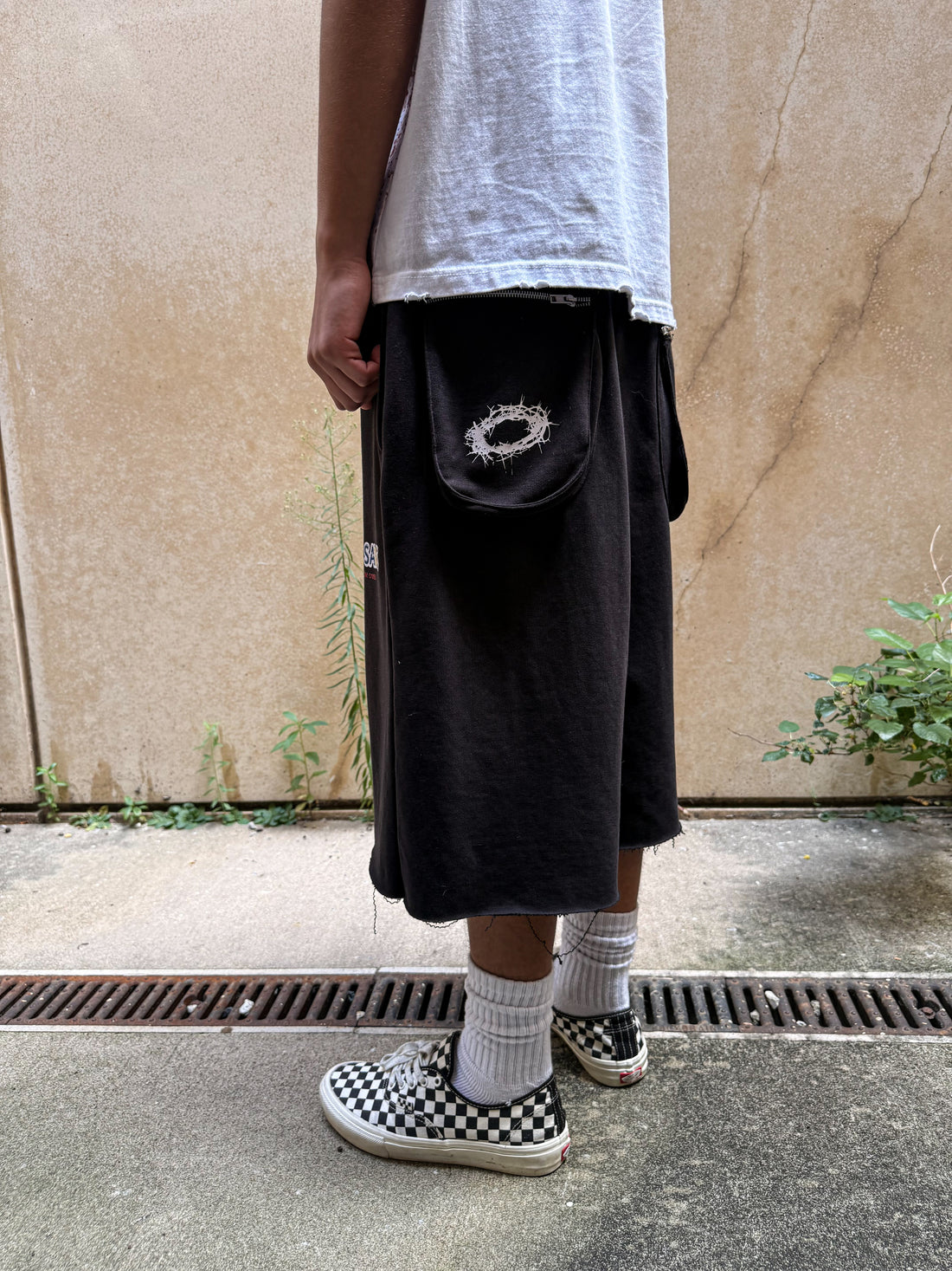 BLACK 3/4 Jesus saves shorts
