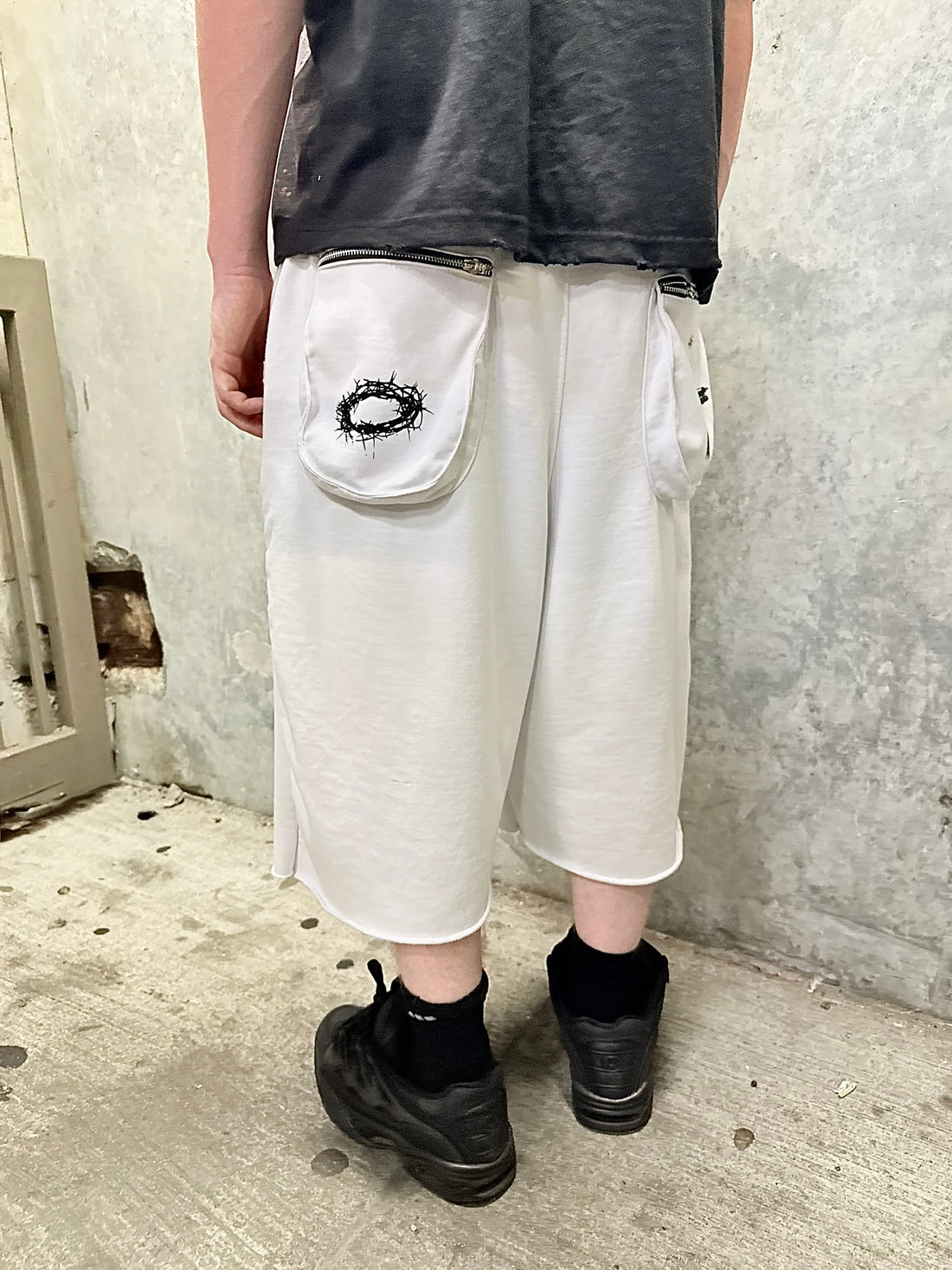 WHITE 3/4 Jesus saves shorts
